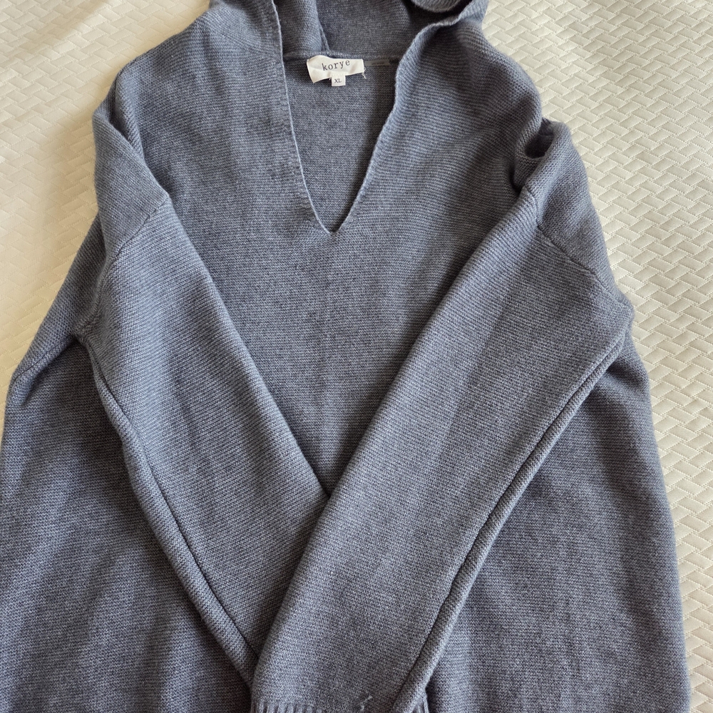 Vince Women's Classic V-Neck Sweater in Gray
